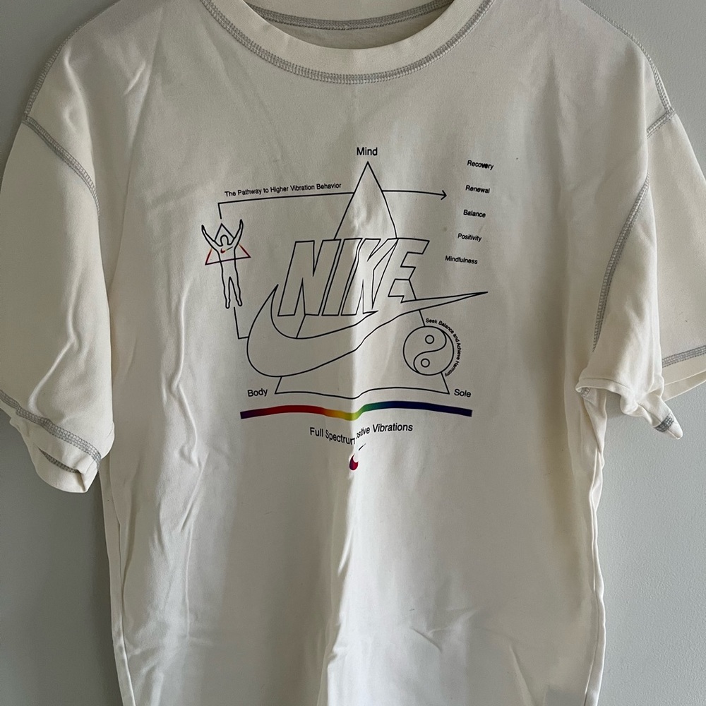 Nike Graphic Tee in Cream